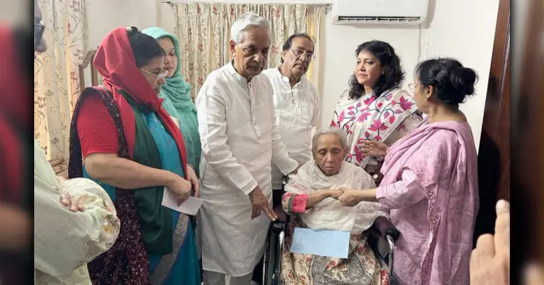সংগীতশিল্পী শবনম মুশতারীর বাসায় সংস্কৃতি মন্ত্রী ও প্রতিমন্ত্রী